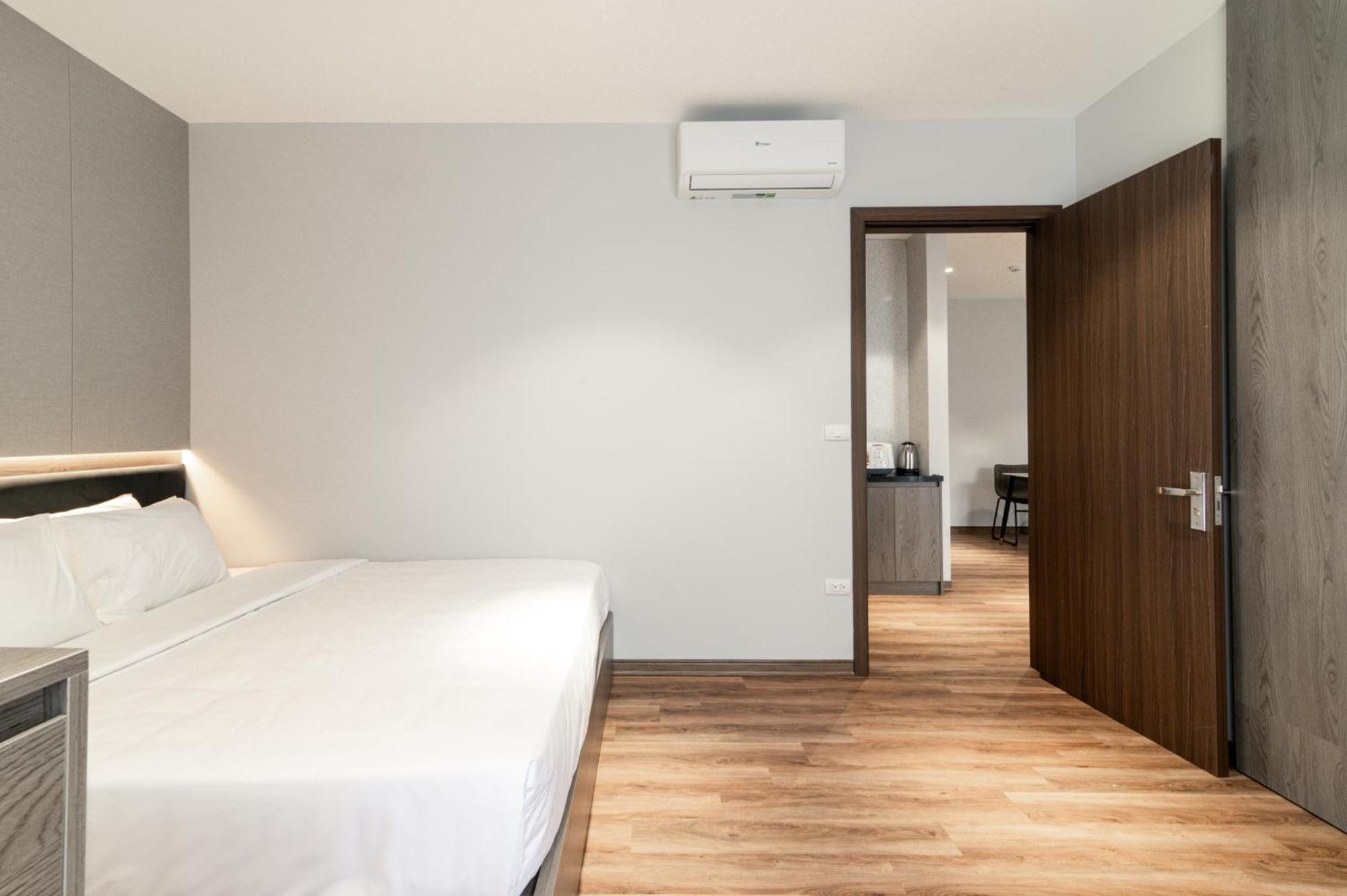 Luxe Paradise Suites Hotel To Ngoc Van Hanoï Extérieur photo